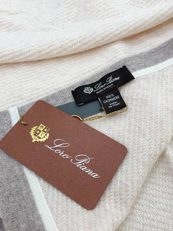 Loro Piana Cloak LPC00036 Loro Piana Cloak LPC00036